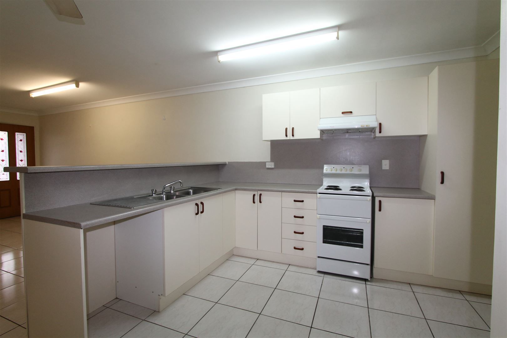 1/98 Wilmington Street, Ayr QLD 4807, Image 2