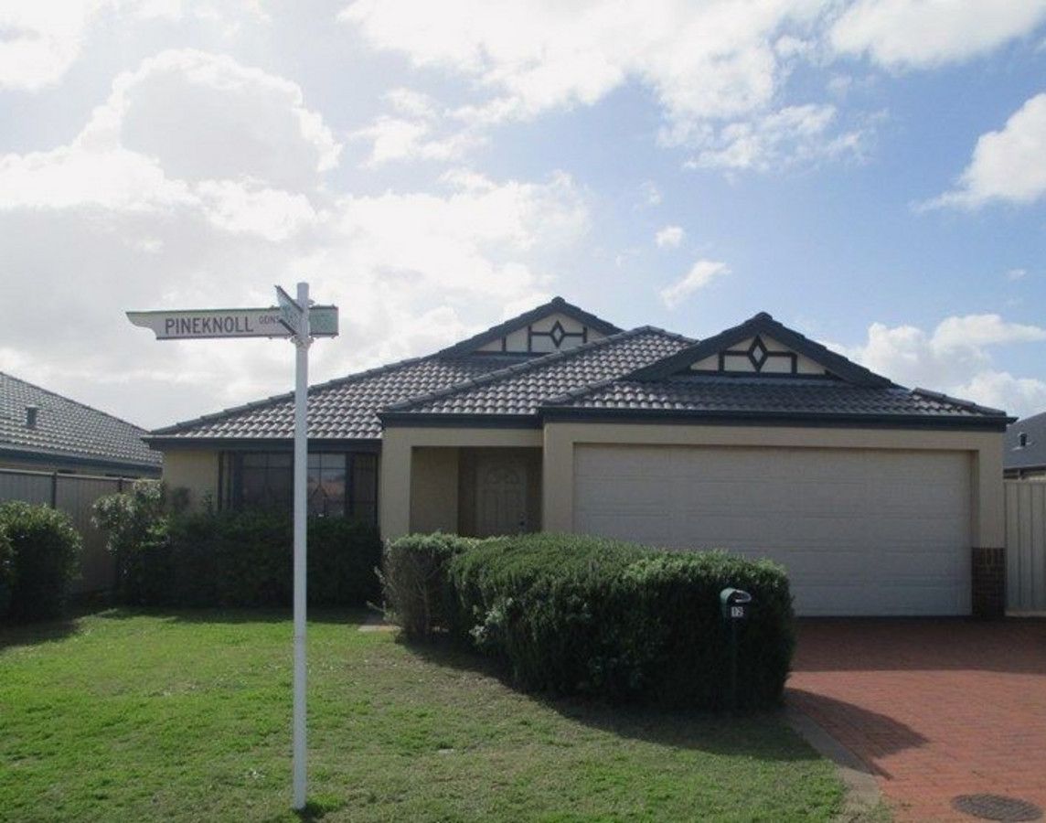 4 bedrooms House in 12 Pineknoll Crescent MEADOW SPRINGS WA, 6210