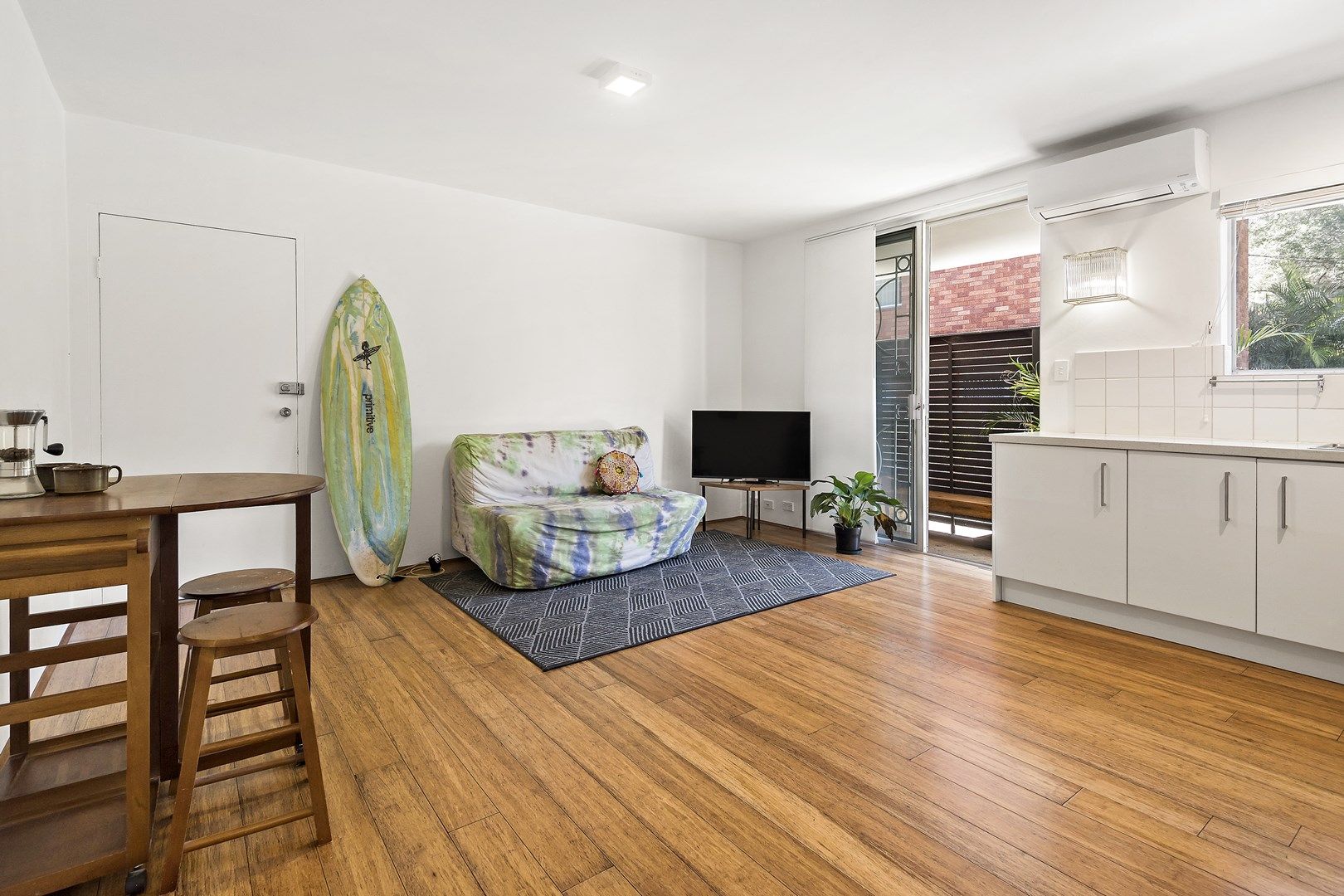 1 bedrooms Apartment / Unit / Flat in 2/6 Ilikai Place DEE WHY NSW, 2099