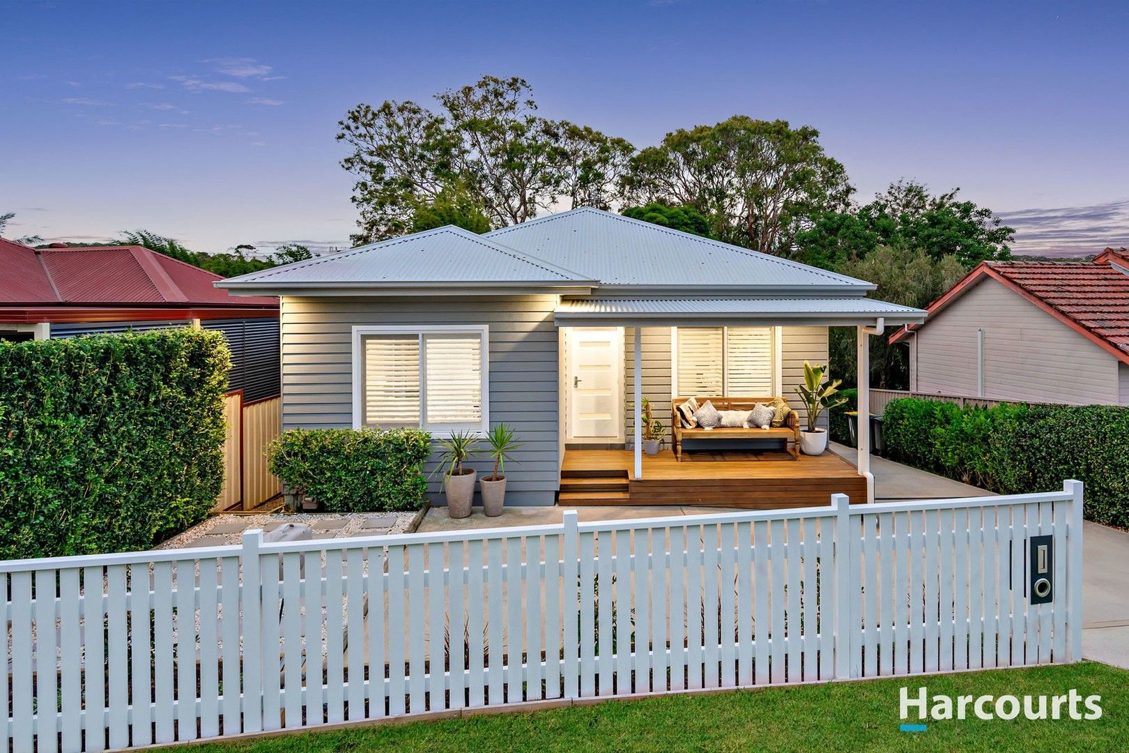 4 bedrooms House in 13 Crown Street BELMONT NSW, 2280
