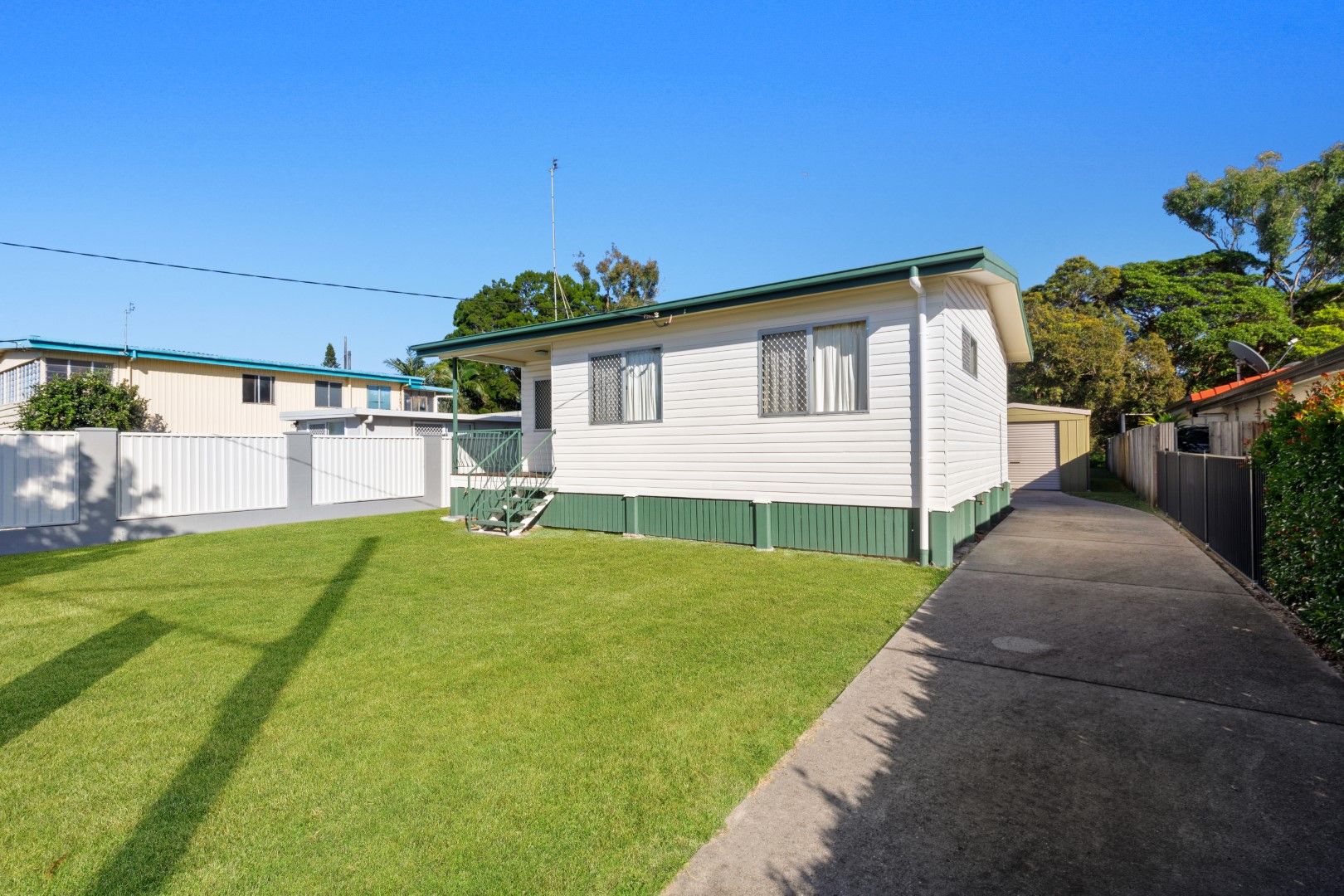 2 bedrooms House in 38 Blaxland Street GOLDEN BEACH QLD, 4551