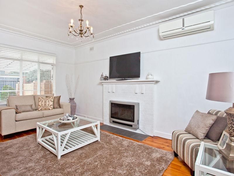 1/14 Kernan Street, STRATHMORE VIC 3041, Image 2