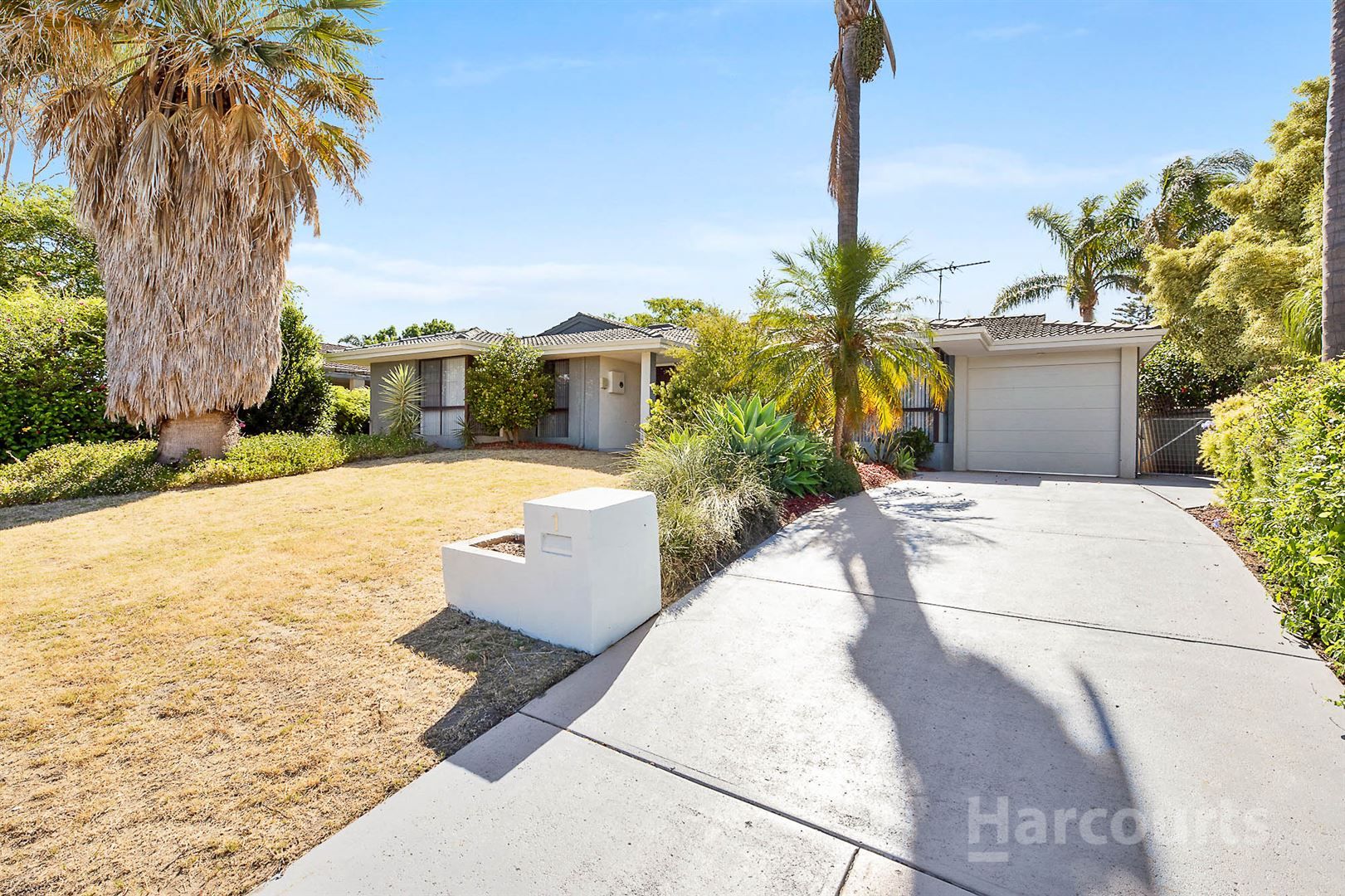 3 bedrooms House in 1 Sandford Crescent HALLS HEAD WA, 6210