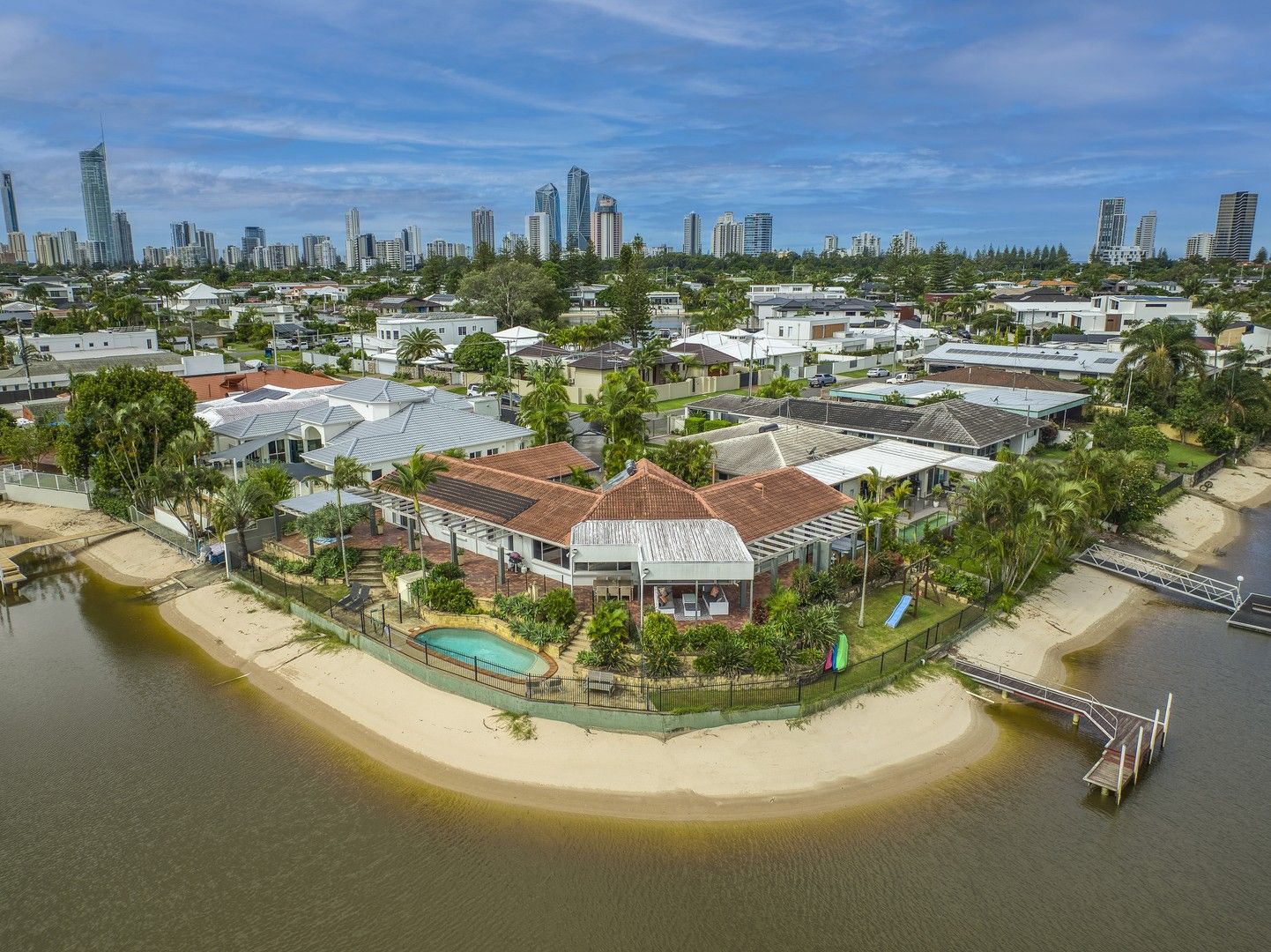5 bedrooms House in 29 Beverley Crescent BROADBEACH WATERS QLD, 4218