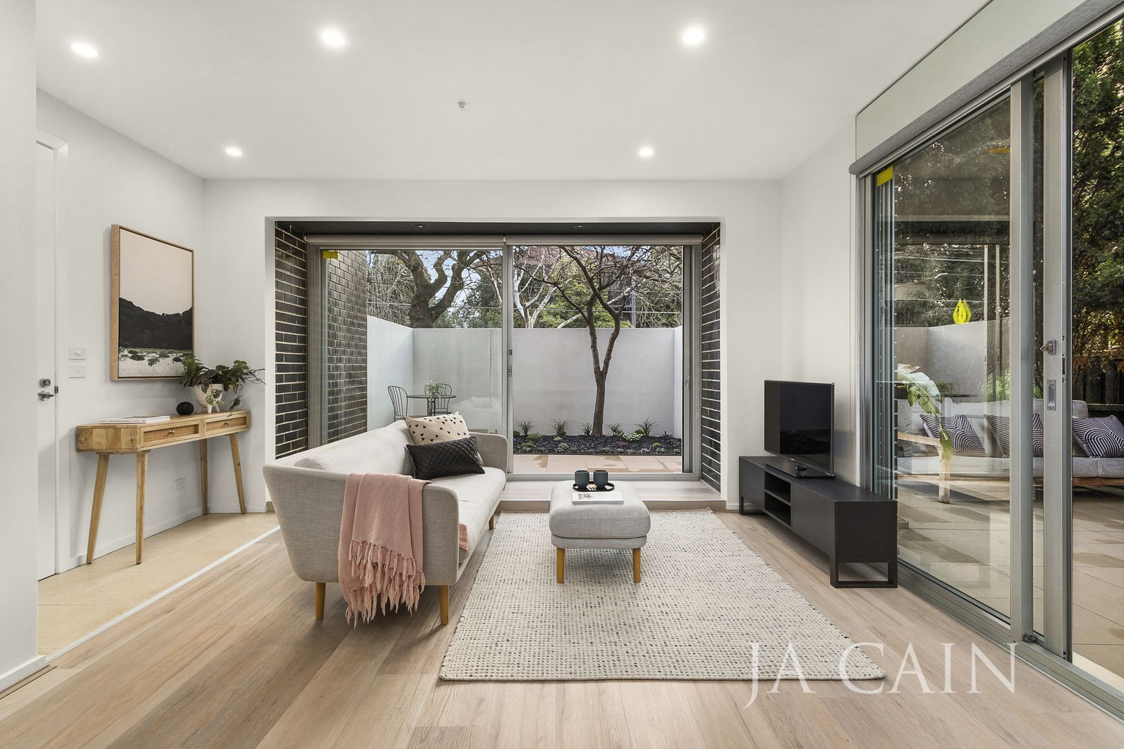 1/8 The Avenue, Windsor VIC 3181, Image 2