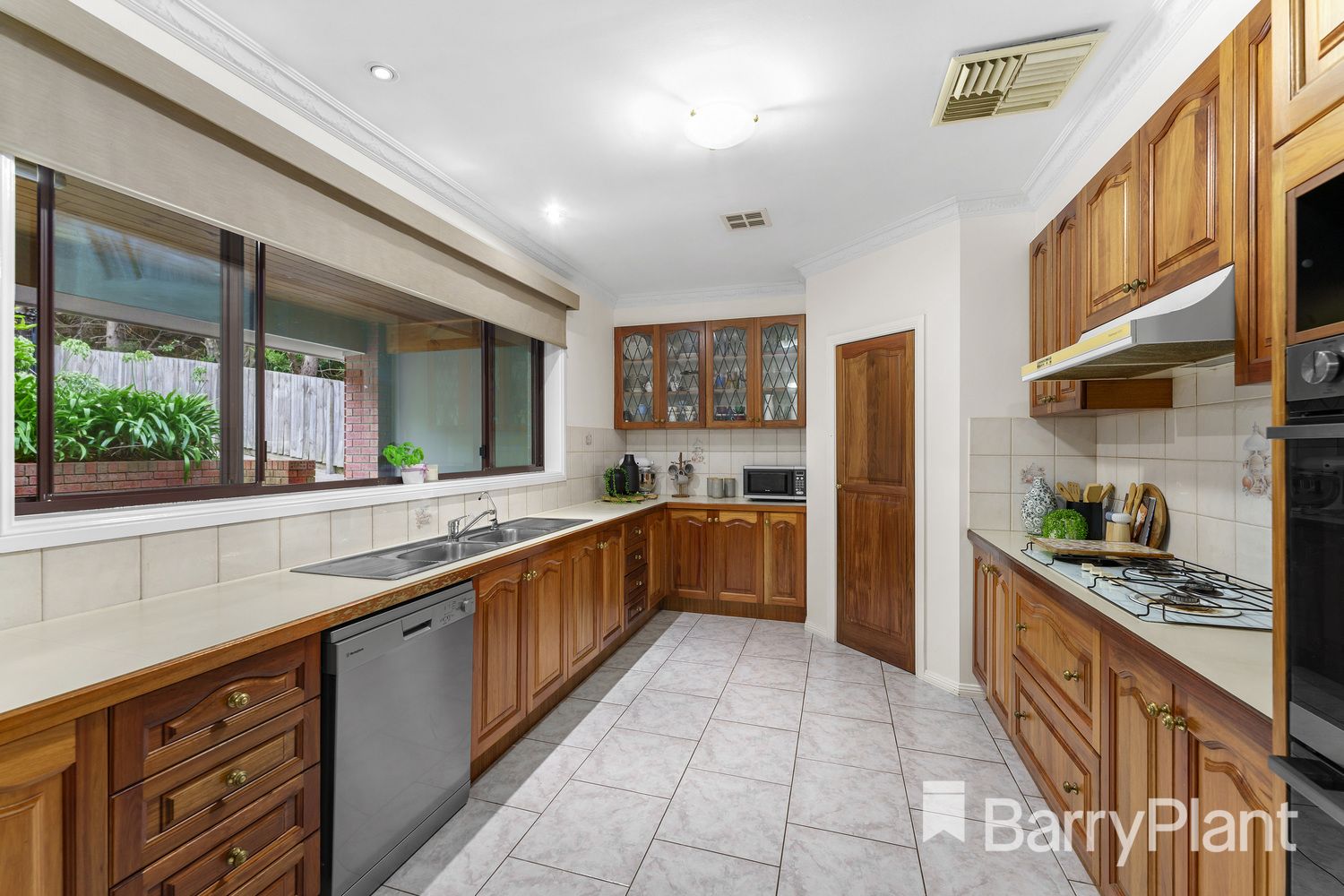 25 Highview Crescent, Macleod VIC 3085, Image 2