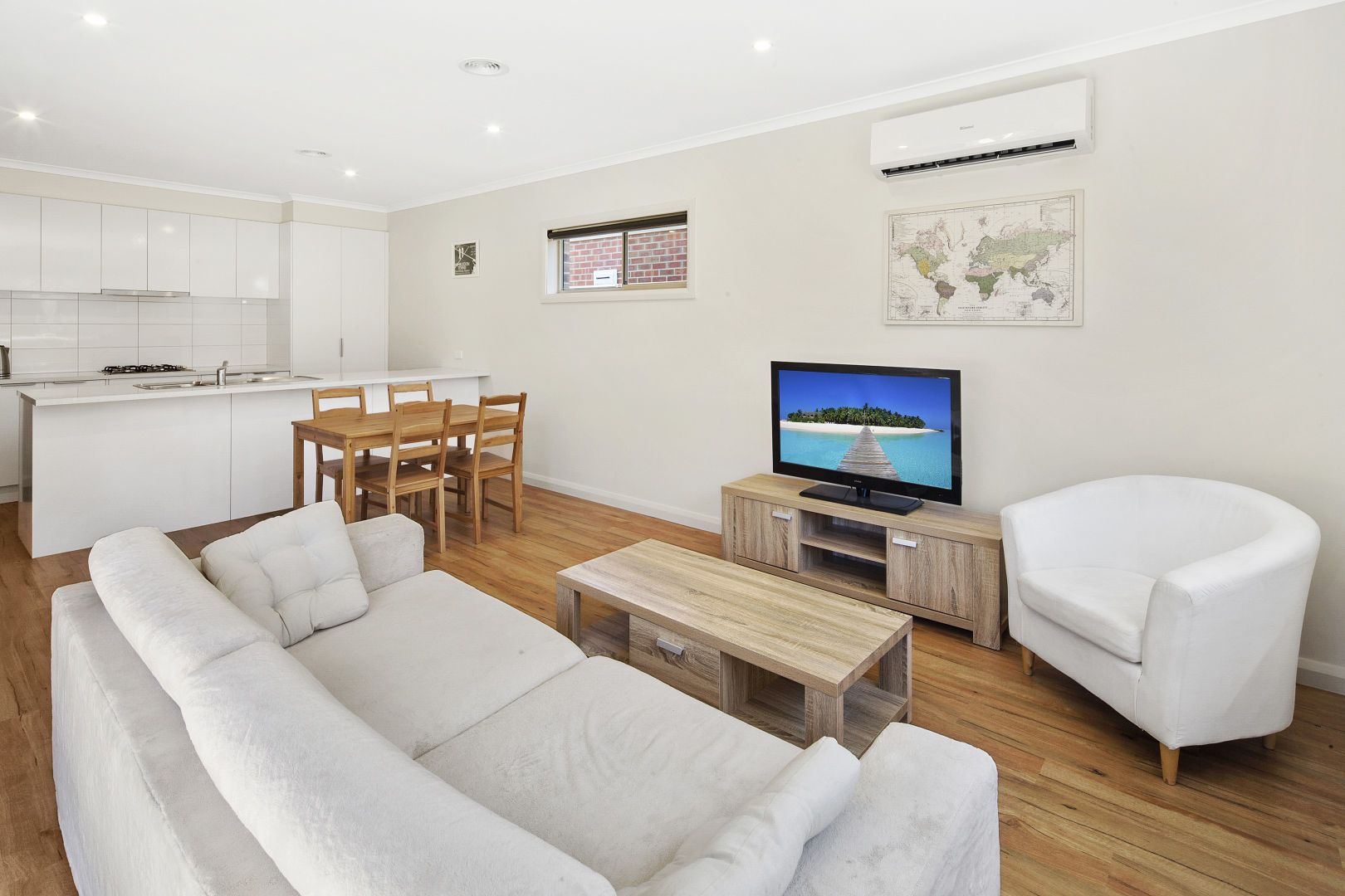 4/10 Wood Street, Soldiers Hill VIC 3350, Image 2