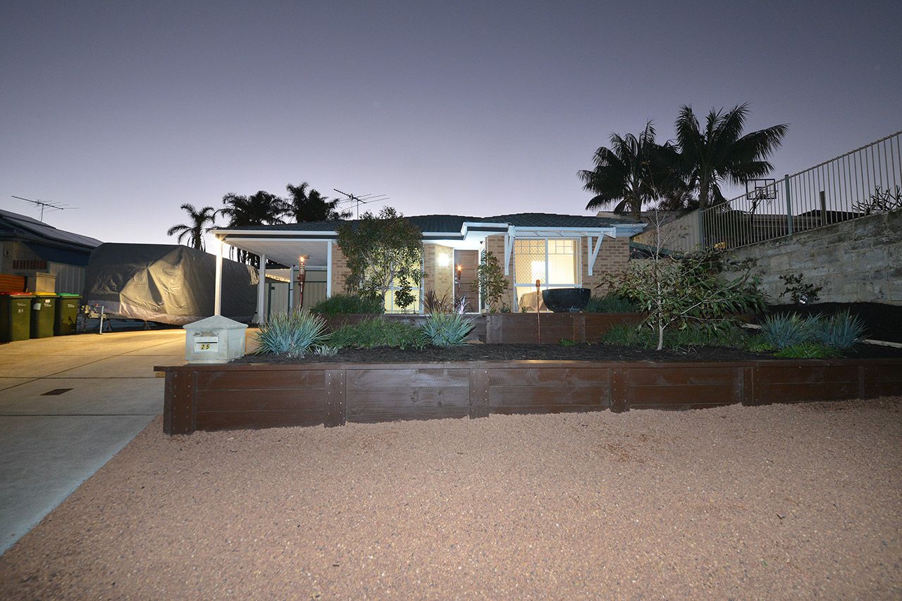 4 bedrooms House in 25 Whitsunday Avenue RIDGEWOOD WA, 6030