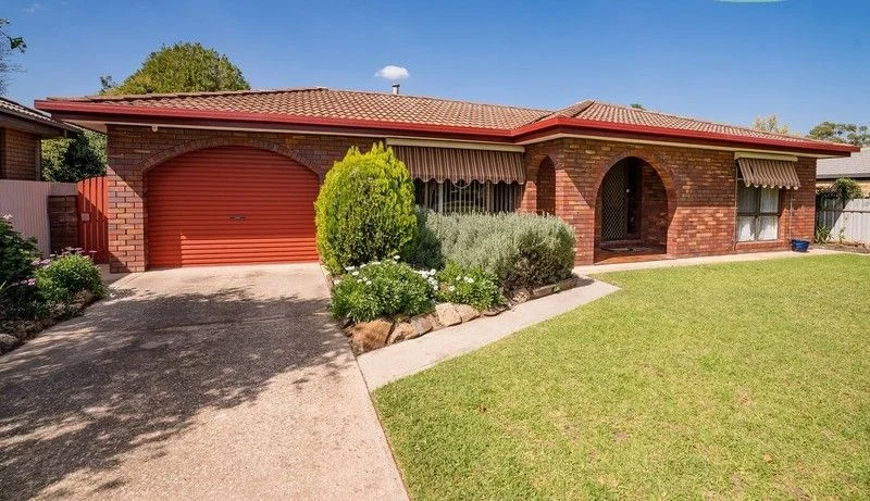 10 Julie Place, Lavington NSW 2641