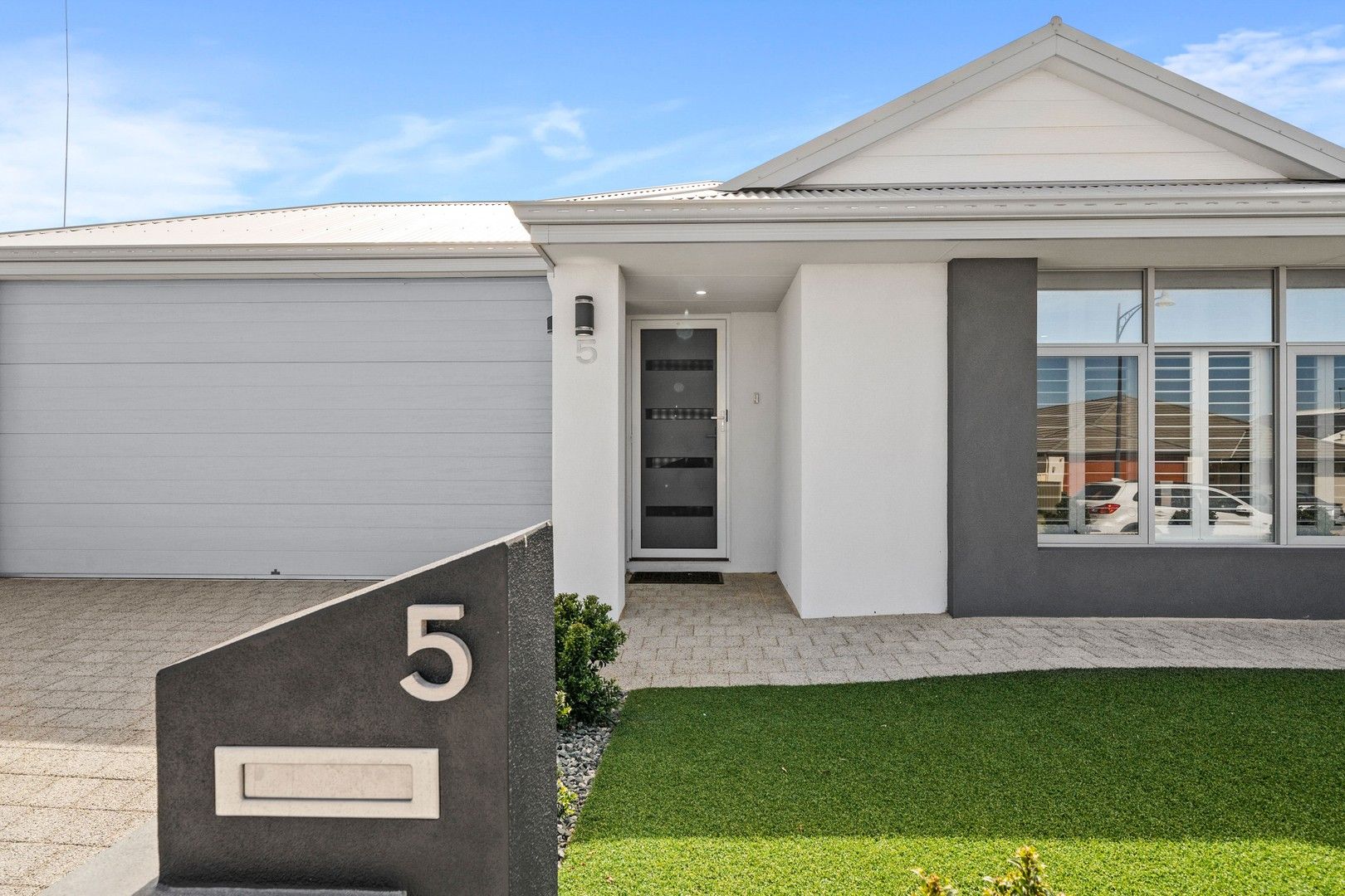 5 Baroda Way, Madora Bay WA 6210, Image 0