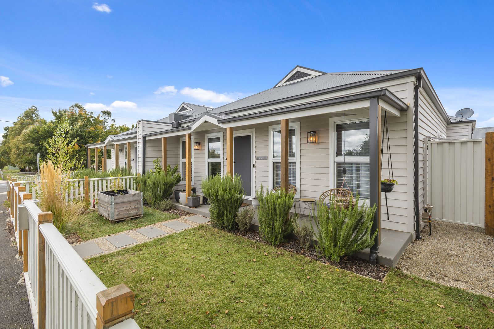 2 bedrooms Townhouse in 46 Market Street KYNETON VIC, 3444