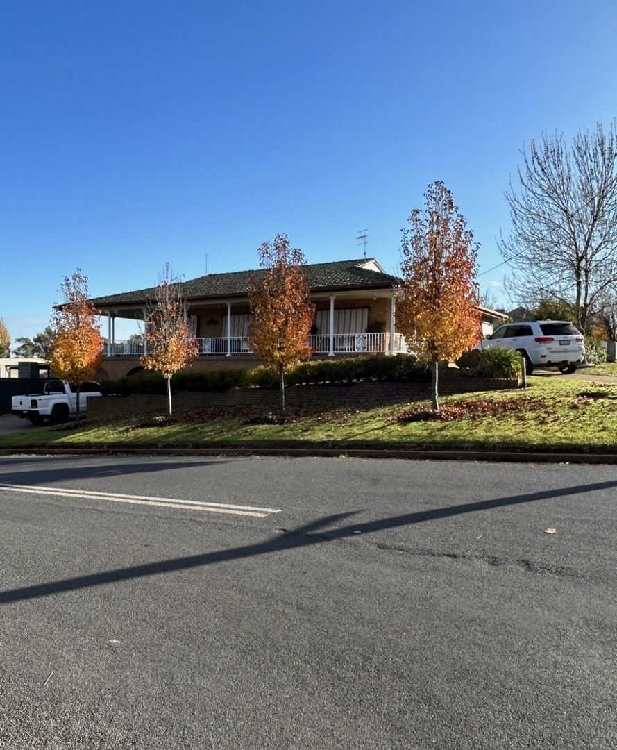 5 bedrooms House in 39 Bolton Street JUNEE NSW, 2663