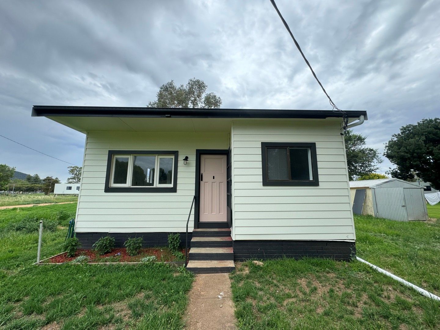 2 bedrooms House in 9 Oberon Street EUGOWRA NSW, 2806