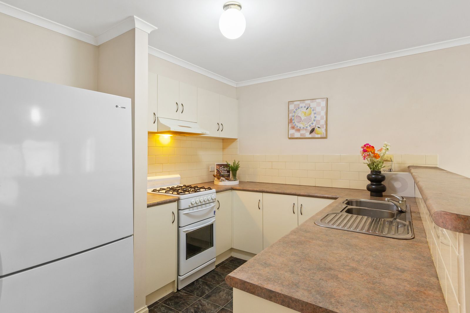 2/1 Pine Crescent, Boronia VIC 3155, Image 2