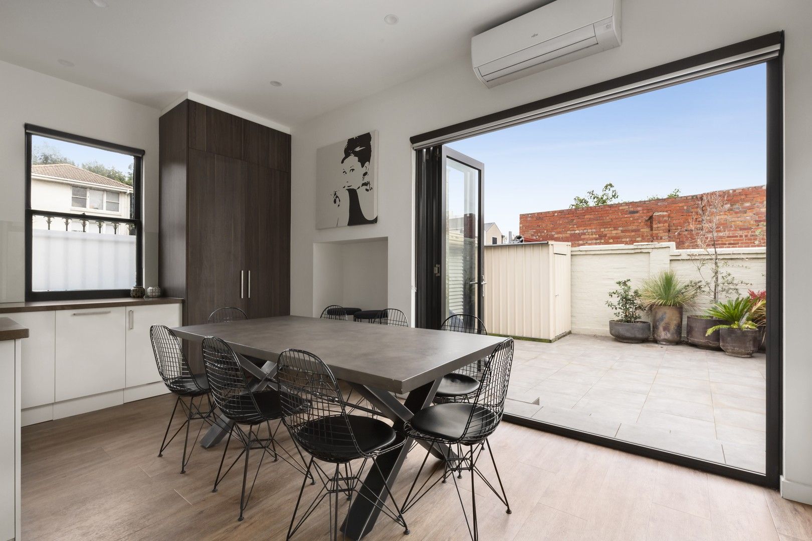 8 West Beach Road, St Kilda West VIC 3182, Image 2