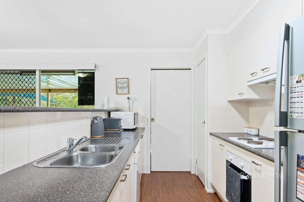 19 Bond Court, Kensington Grove QLD 4341, Image 2