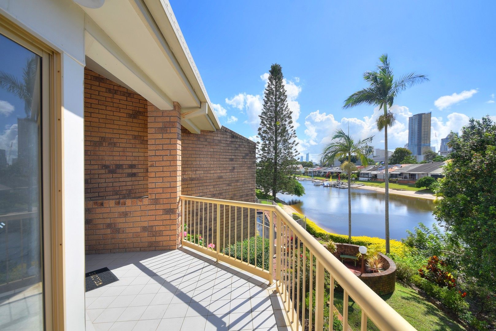 3 bedrooms Apartment / Unit / Flat in 10/13-15 Aquila Court MERMAID WATERS QLD, 4218