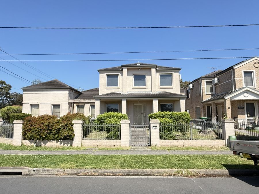 4 bedrooms Duplex in 92a Tangerine Street FAIRFIELD EAST NSW, 2165