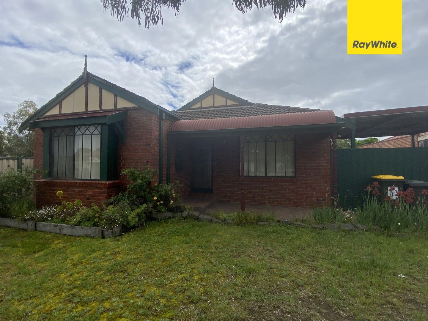 3 bedrooms House in 3 Mercer Court DELAHEY VIC, 3037