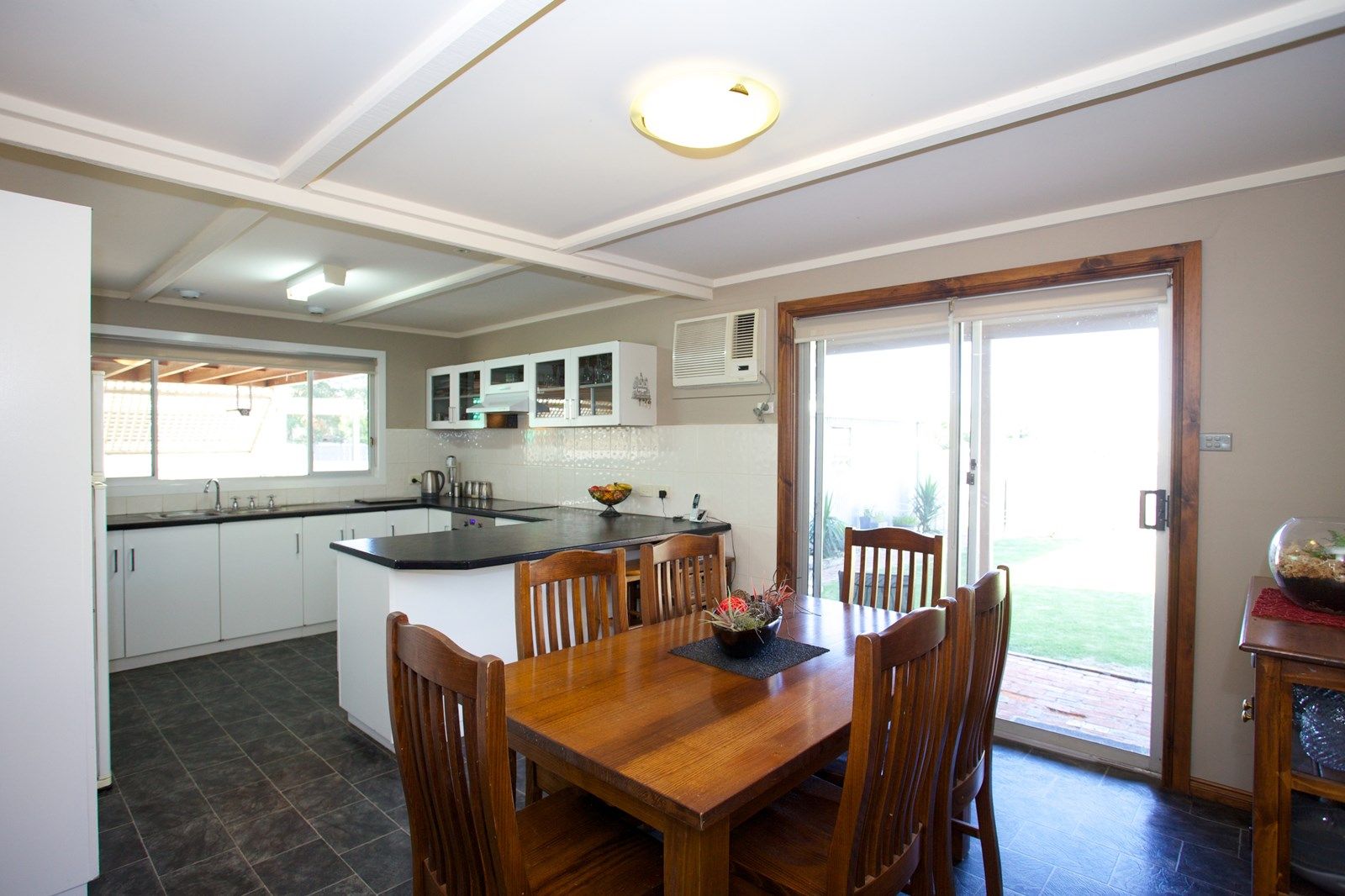 18 Valentine Avenue, Horsham VIC 3400, Image 2