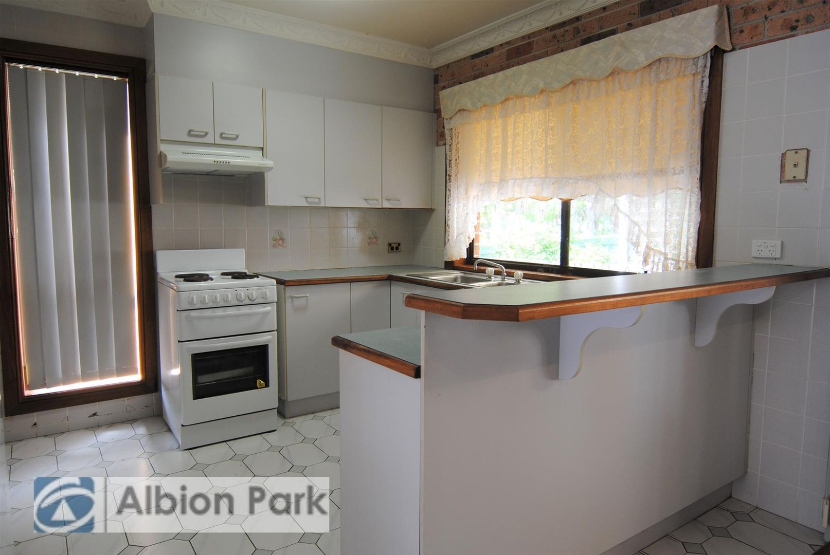 2/13 Charlotte Crescent, Albion Park NSW 2527, Image 2