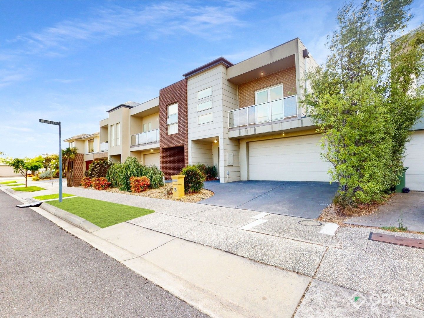 3 bedrooms Townhouse in 12 Harlesden Circuit PAKENHAM VIC, 3810