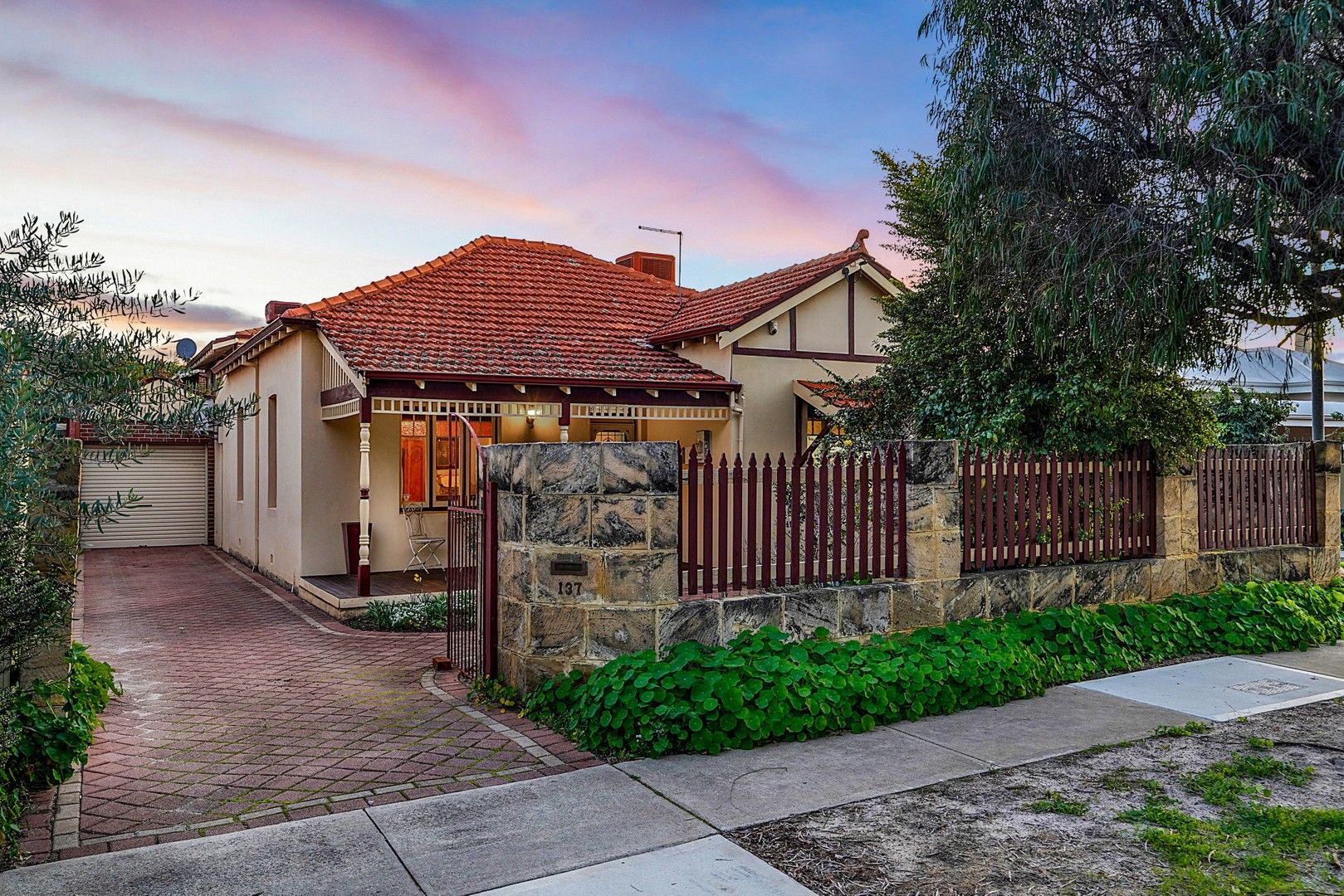 4 bedrooms House in 137 Sixth Avenue INGLEWOOD WA, 6052