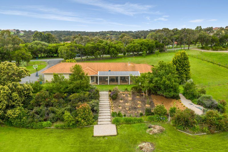 4 bedrooms Acreage / Semi-Rural in 4 Lookout Rise HIDDEN VALLEY VIC, 3756