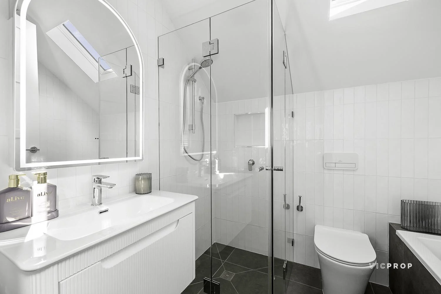 Additional image 20 of 43 Thoresby Grove, Ivanhoe VIC 3079