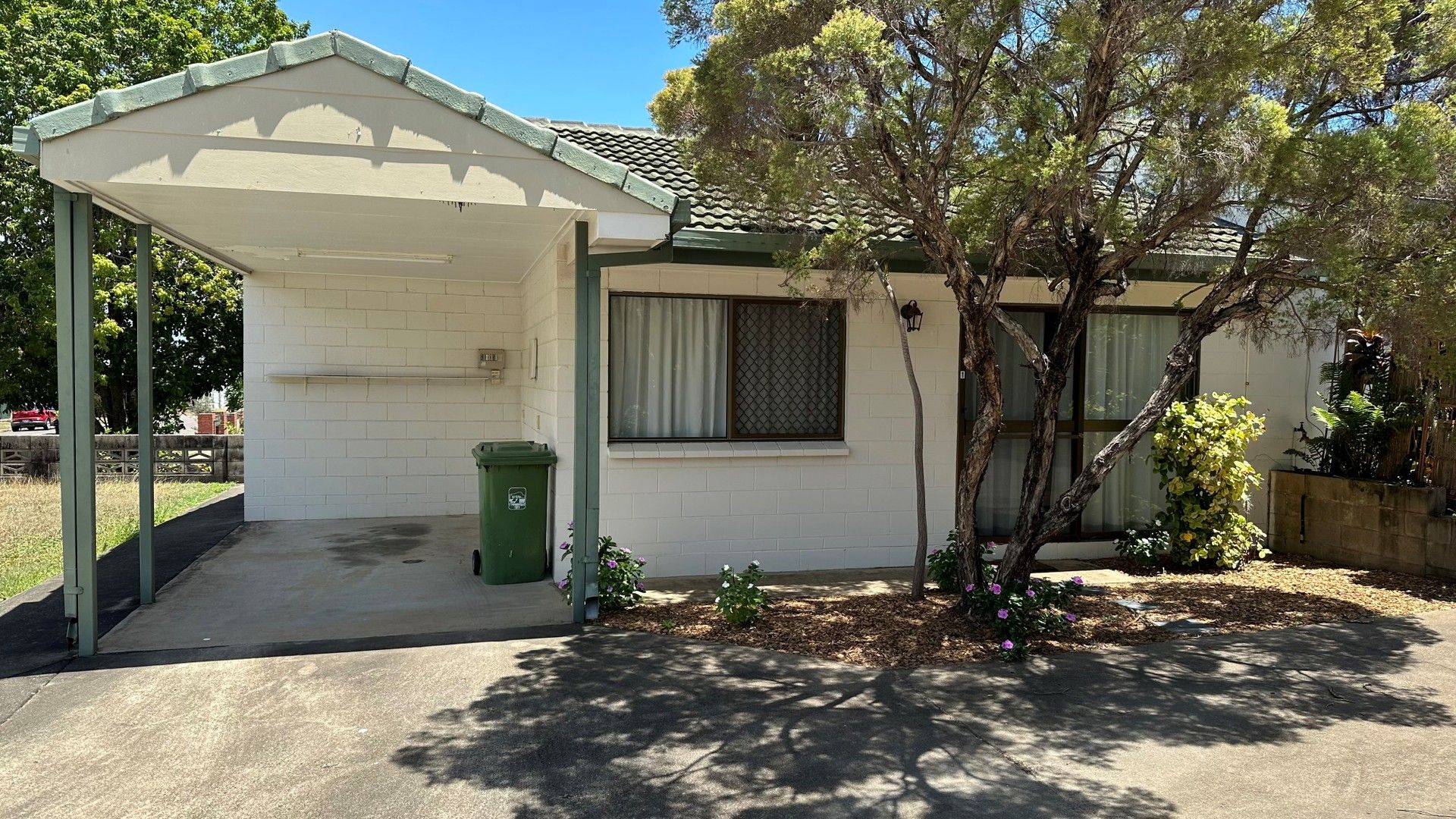 2 bedrooms Apartment / Unit / Flat in 1/5 North Street WEST END QLD, 4810