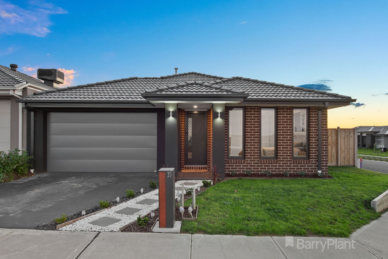 35 Moroak Crescent, Clyde North VIC 3978, Image 2