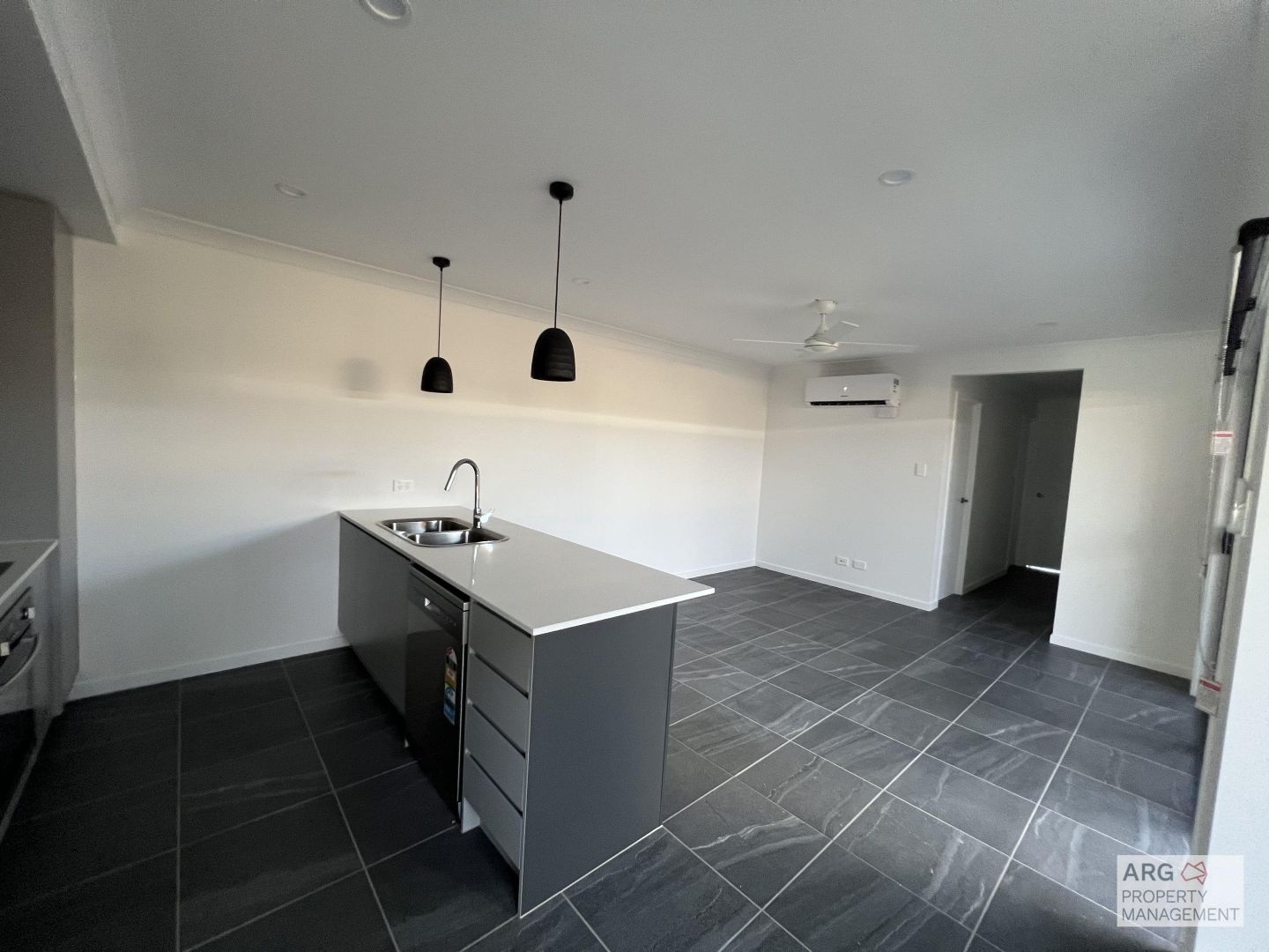 1 2/5 Redzel Court Logan Reserve QLD 4133 Duplex For Rent $480