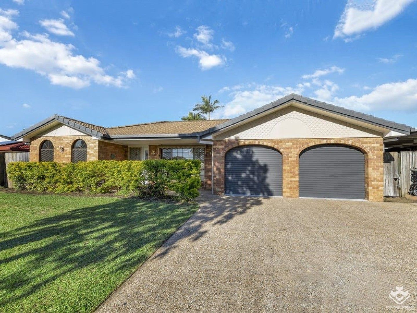 4 bedrooms House in 210 Pinelands Road SUNNYBANK HILLS QLD, 4109