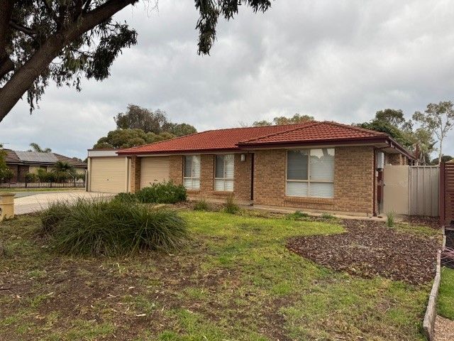 3 bedrooms House in 4 Crown Crescent PARALOWIE SA, 5108