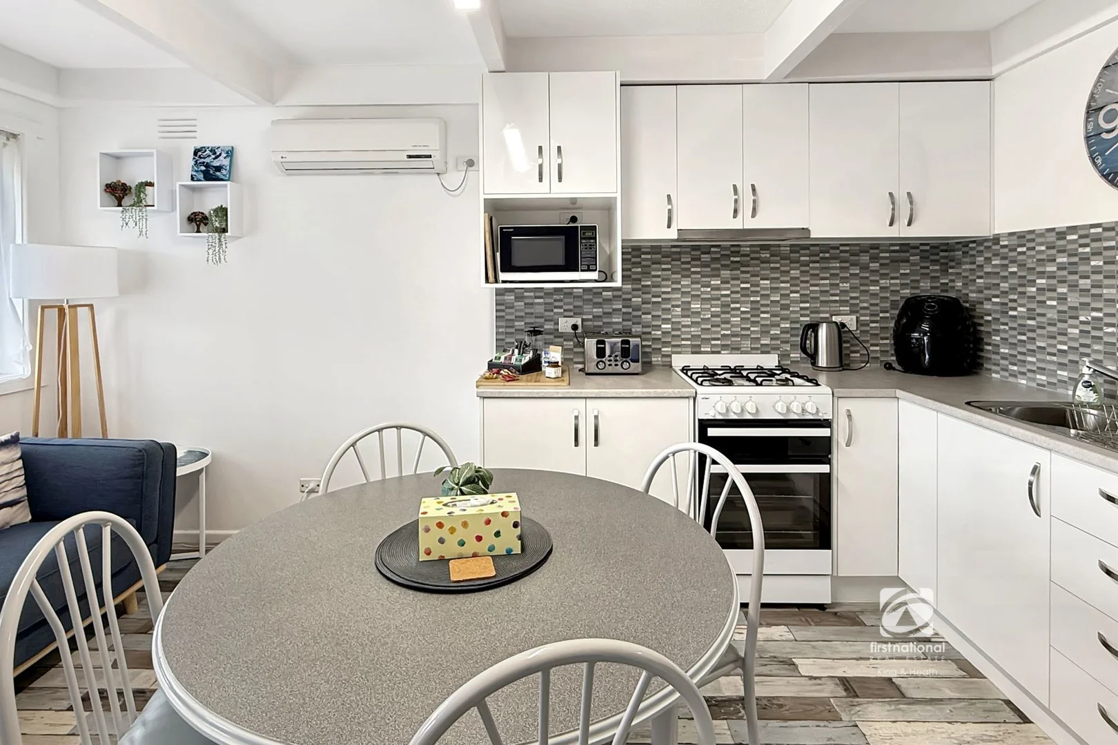 Additional image 5 of 2/6 Roadknight Street, Lakes Entrance VIC 3909