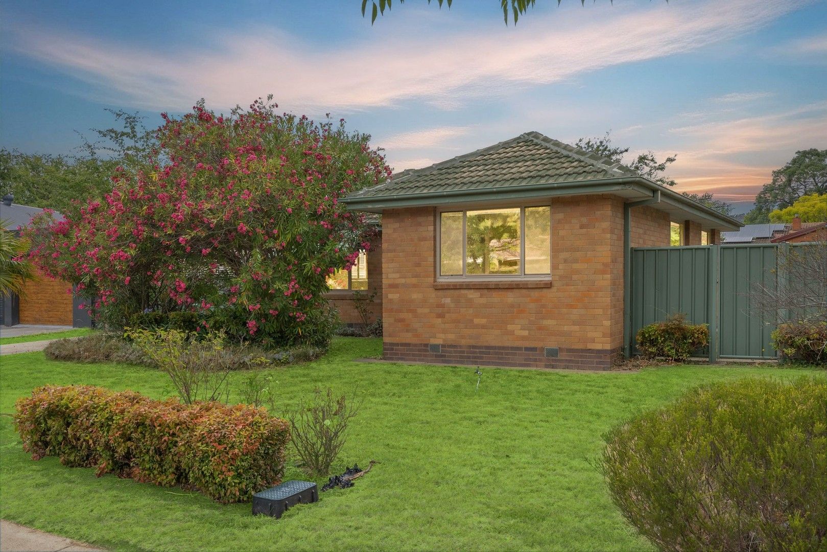 3 bedrooms House in 17 Knox Street WATSON ACT, 2602