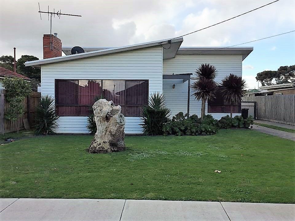 2 bedrooms House in 22 Knight Avenue HERNE HILL VIC, 3218