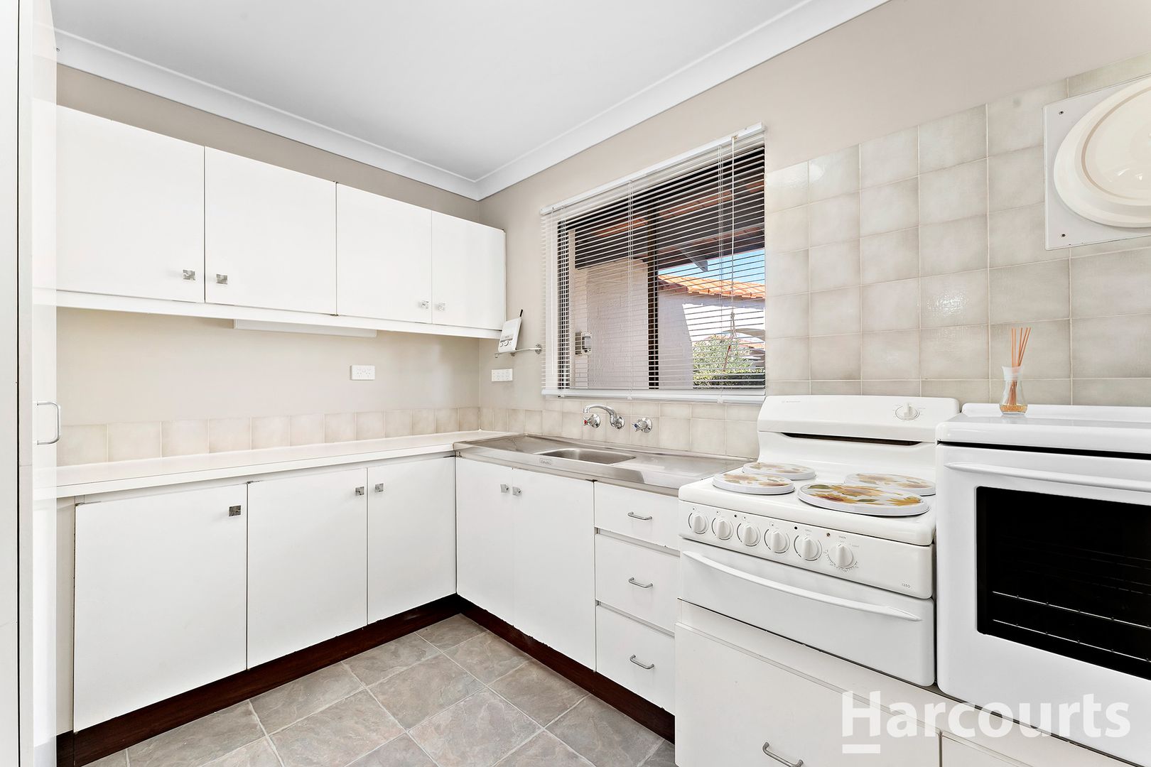 34/10 Hungerford Avenue, Halls Head WA 6210, Image 2