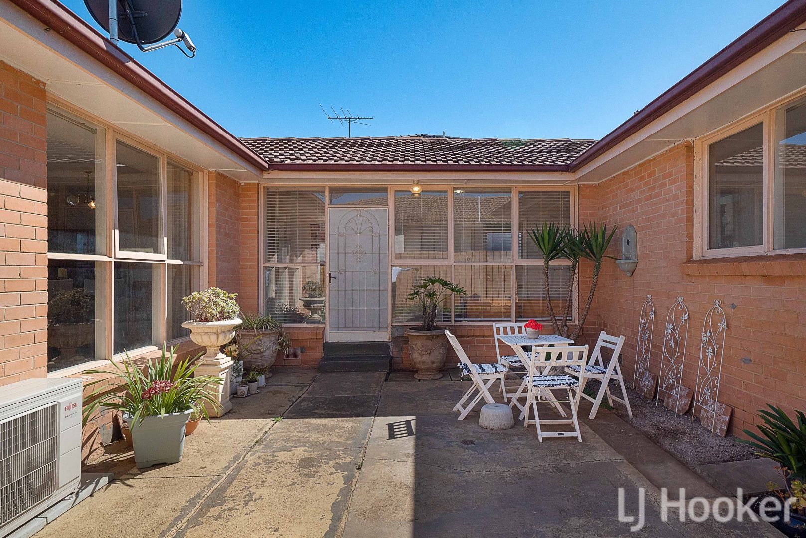 6 Curlew Close, Melton VIC 3337, Image 2