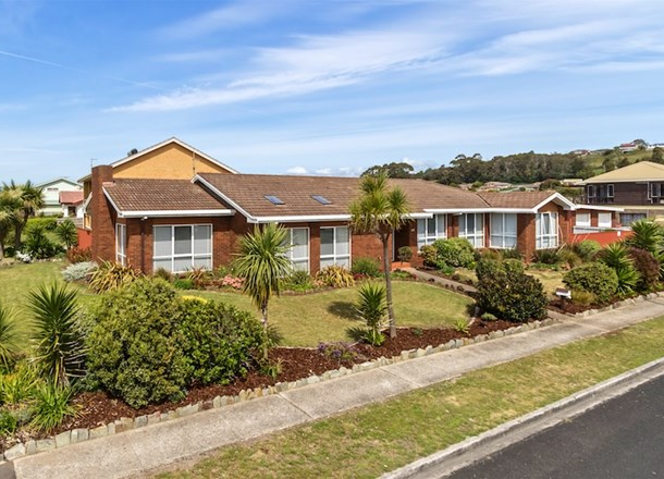 42 Penguin Road, West Ulverstone TAS 7315