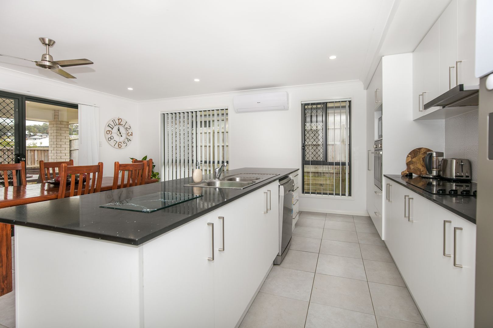 40 Goshawk Court, Bahrs Scrub QLD 4207, Image 2