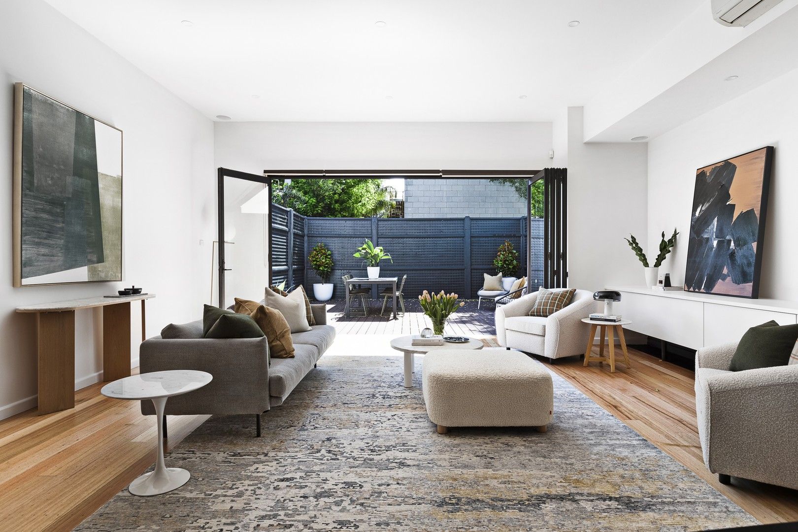 3 bedrooms House in 32 Highbury Grove PRAHRAN VIC, 3181