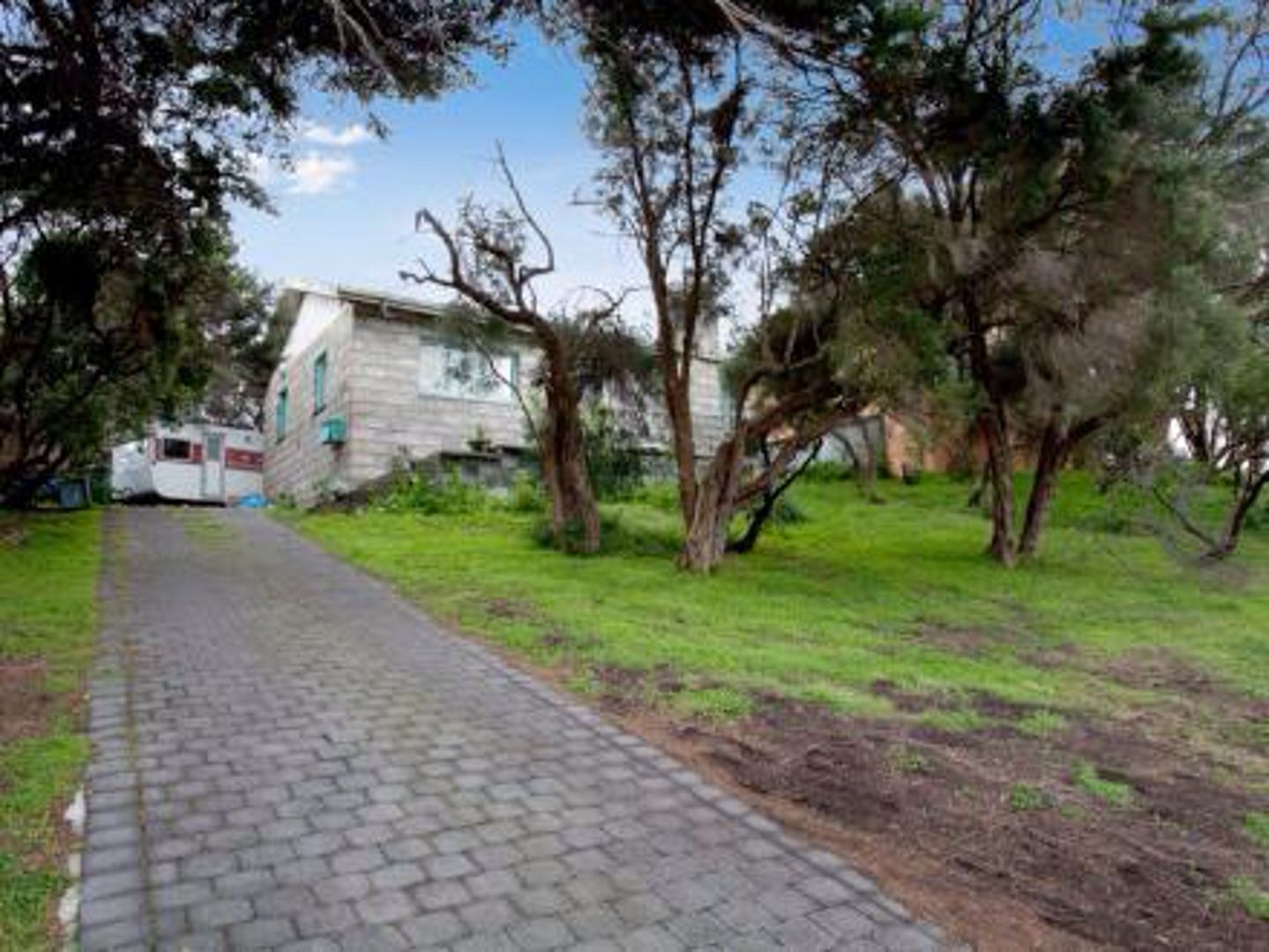 2 bedrooms House in 12 Tallant Avenue SORRENTO VIC, 3943