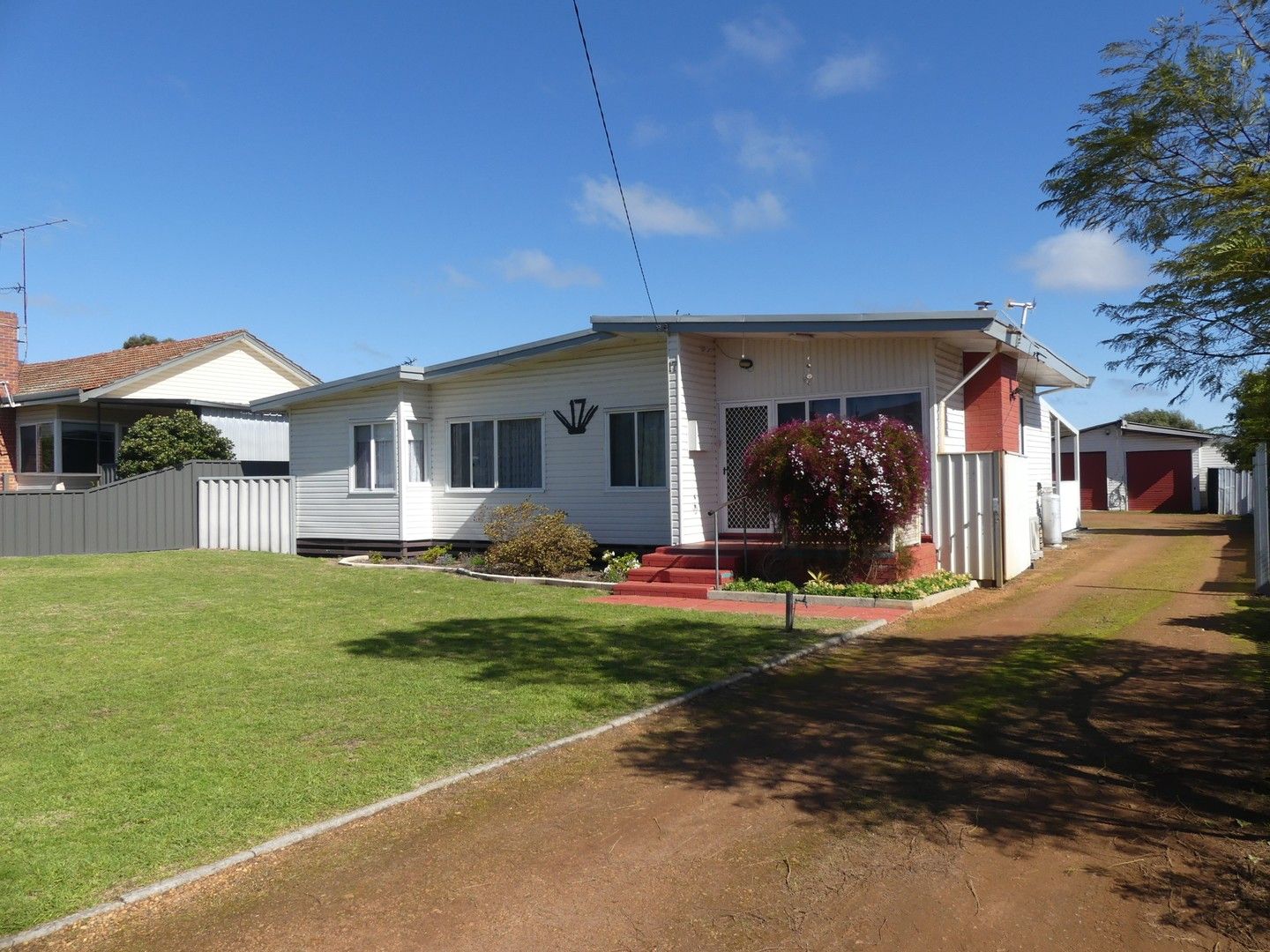 4 bedrooms House in 17 Limmer Street MANJIMUP WA, 6258