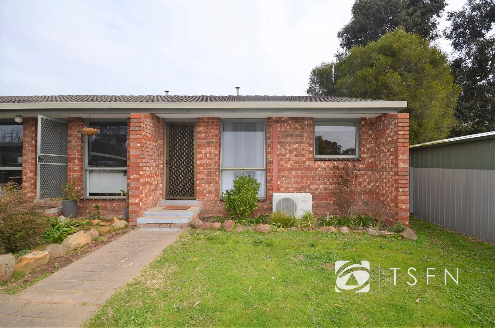 4/8 Tennyson St, Quarry Hill VIC 3550