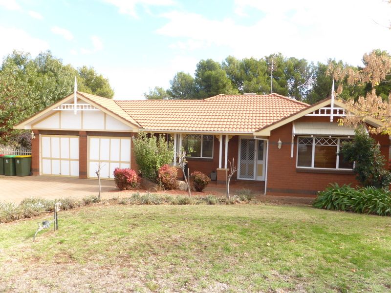 2 Glengowrie Close, Parkes NSW 2870, Image 0