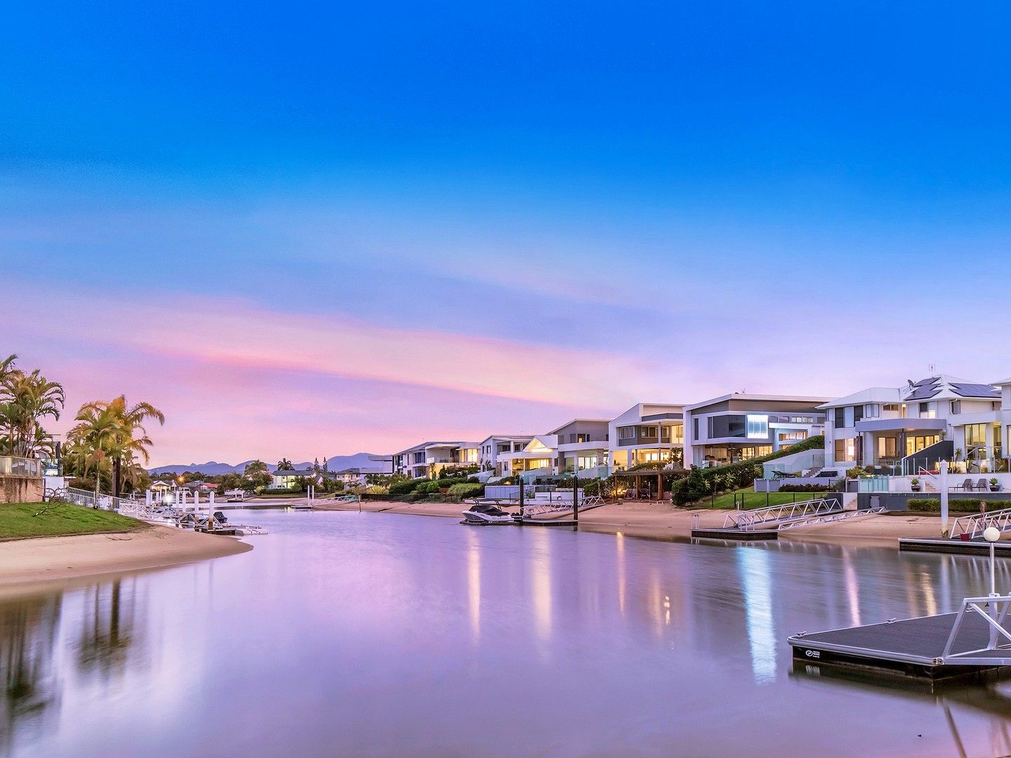 26 Lakeview Boulevard, Mermaid Waters Property History & Address