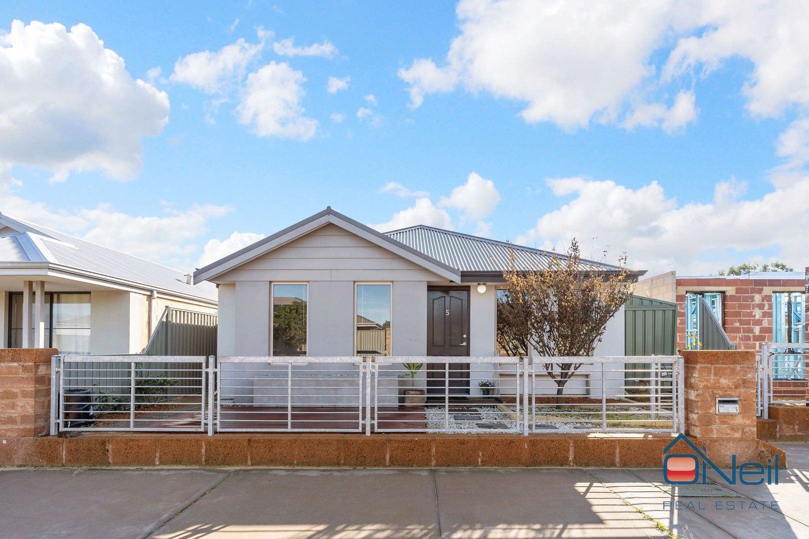 3 bedrooms House in 5 Casterton Road BYFORD WA, 6122