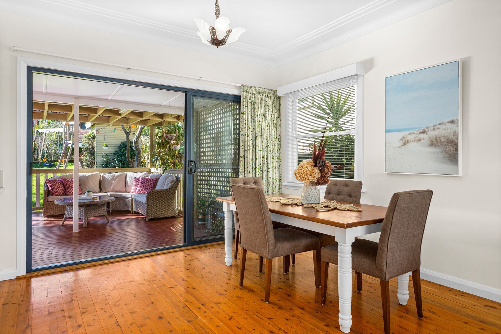 33 London Drive, West Wollongong NSW 2500, Image 1