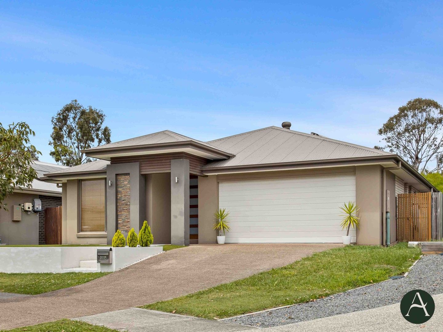 4 bedrooms House in 504 Gainsborough Drive PIMPAMA QLD, 4209